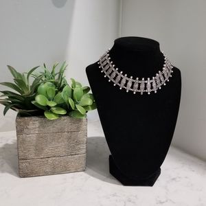SILVER CHOKER NECKLACE.